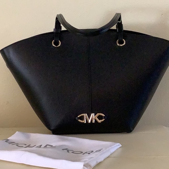 Micheal Kors Fan Tote w/accessories - Picture 5 of 7